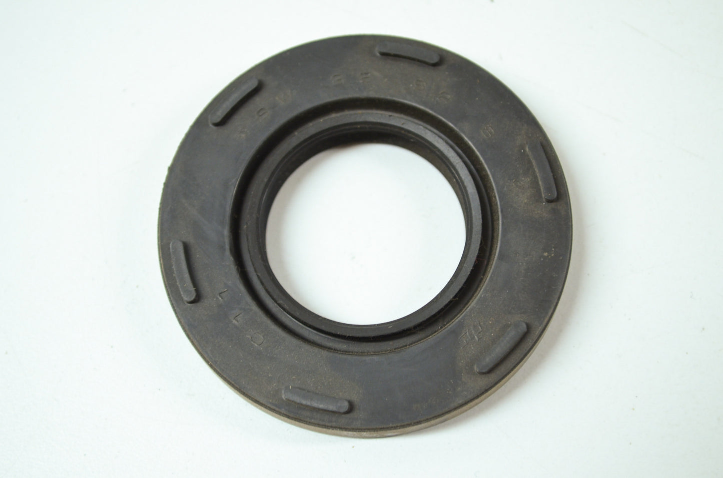 NEW OEM Suzuki Crank Shaft Seal 73-77 GT185 GT550 09289-32001 NOS