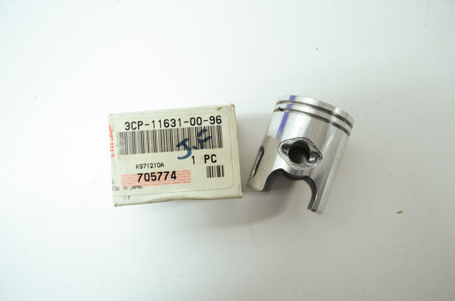 OEM Yamaha 3CP-11631-00-96 Piston STD NOS