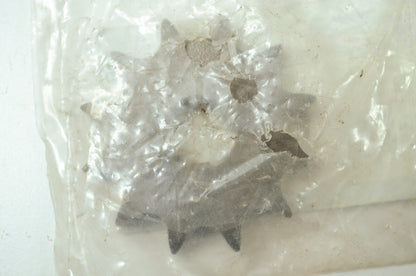 NEW Le Mans Yamaha Sprocket 12T 428 2J5-17461-20, K22-2654 NOS