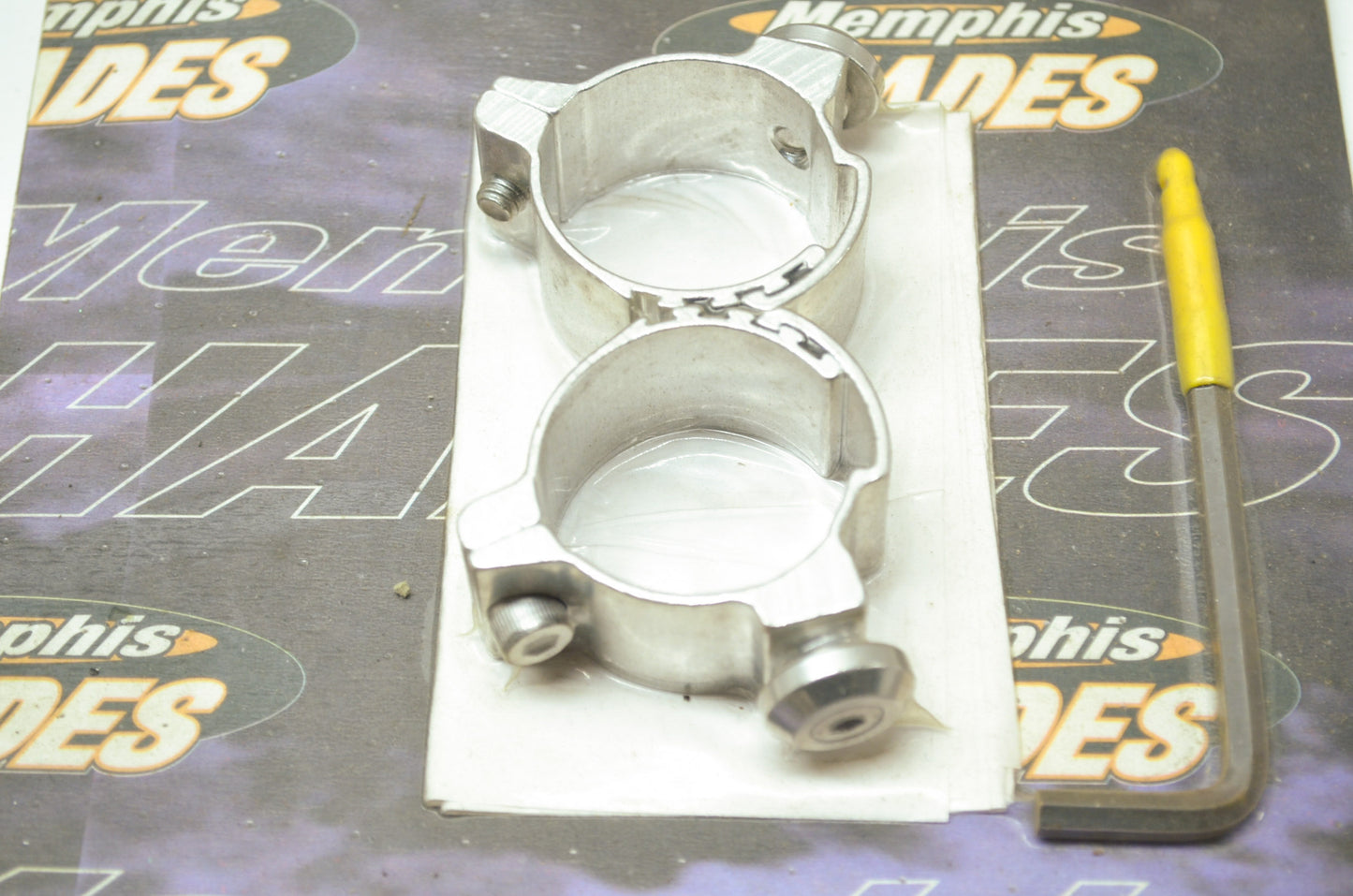NEW Memphis Shades Windshield Kit Harley Dyna Night Train MEM9888 NOS