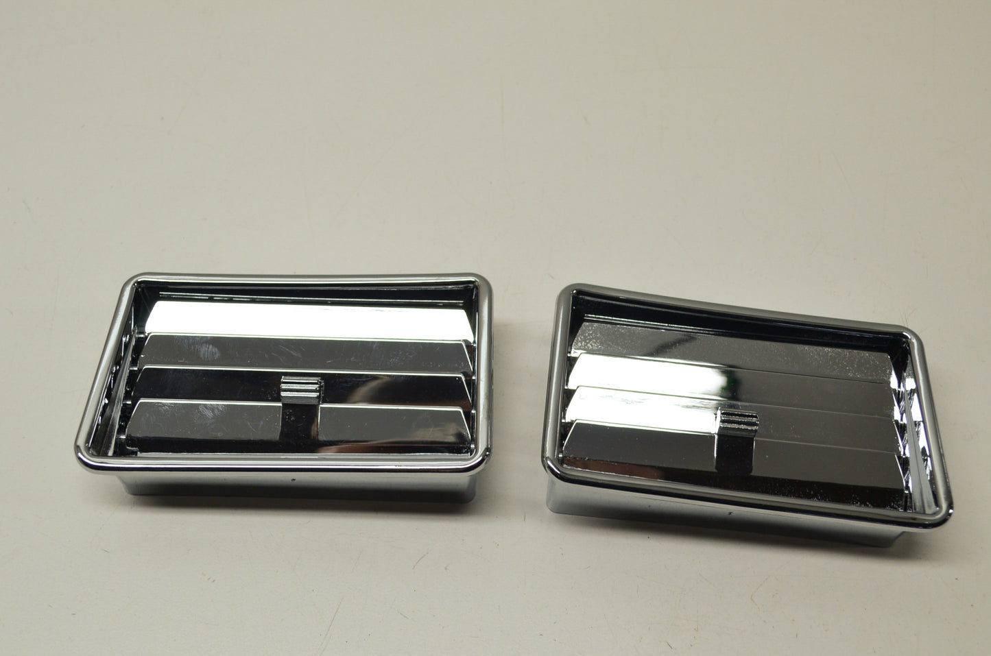 NEW Show Chrome Lower Vents BB52642, 52-642 NOS
