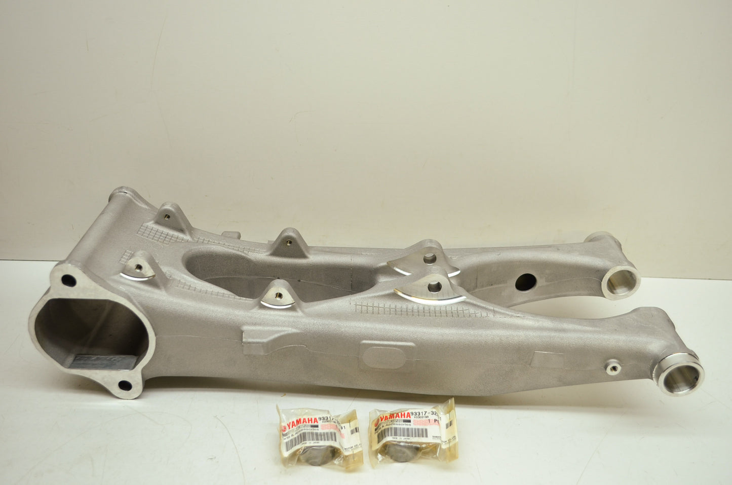 OEM Yamaha 5TG-22110-01-00 Complete Rear Arm NOS