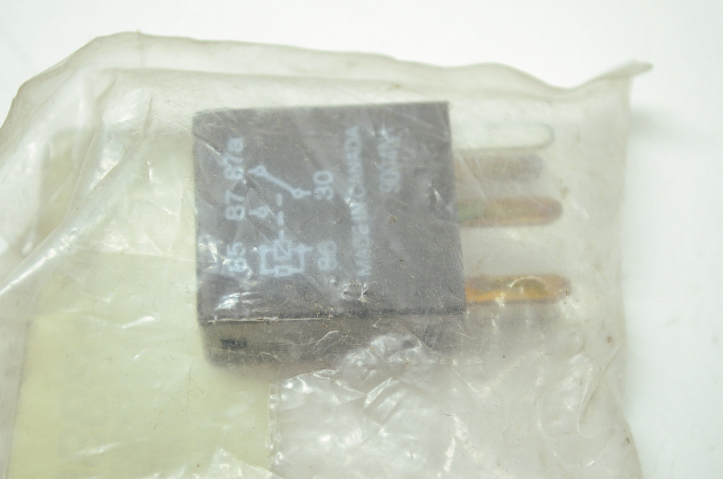 NEW OEM Victory Fuel Pump Relay Standard Sport Deluxe Cruiser 2410098 NOS