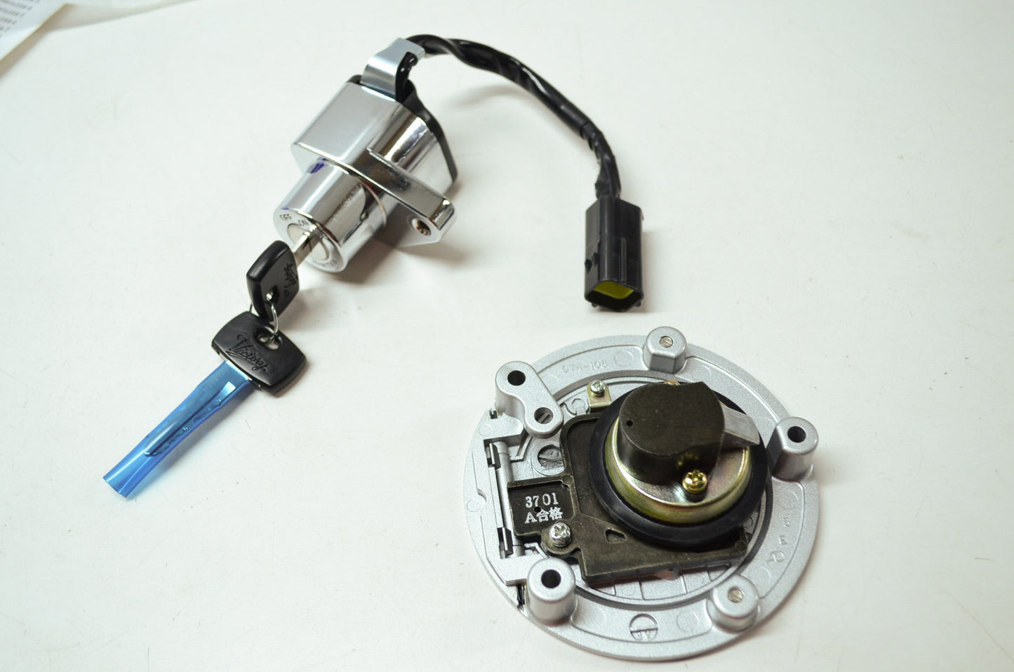 NEW OEM Victory Fuel Cap And Ignition Switch Vegas Kingpin Hammer 4011023 NOS