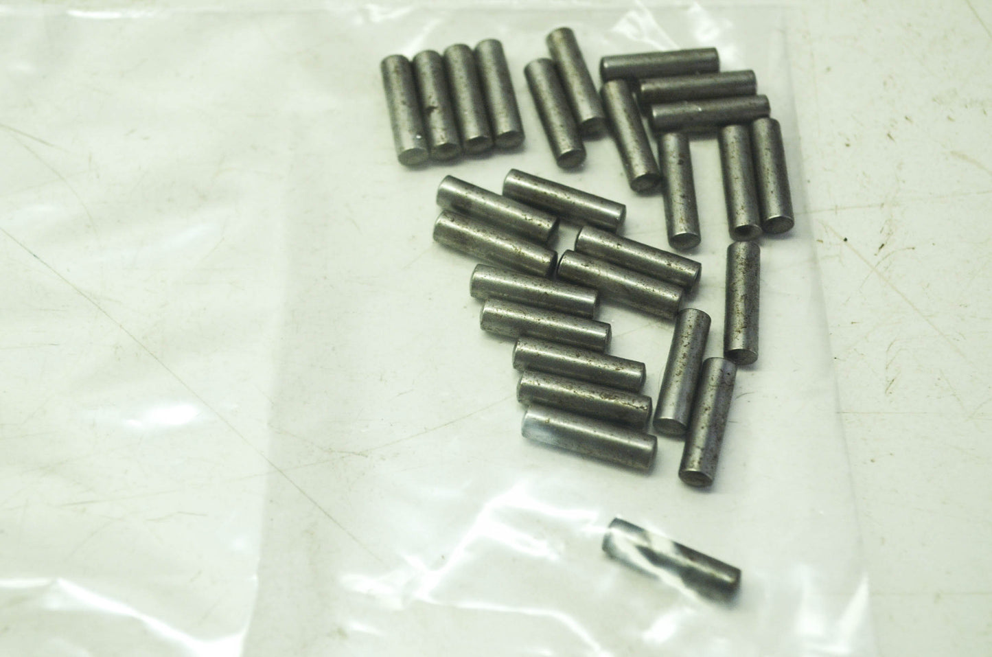 OEM Harley-Davidson 9096 Roller Qty 27 NOS