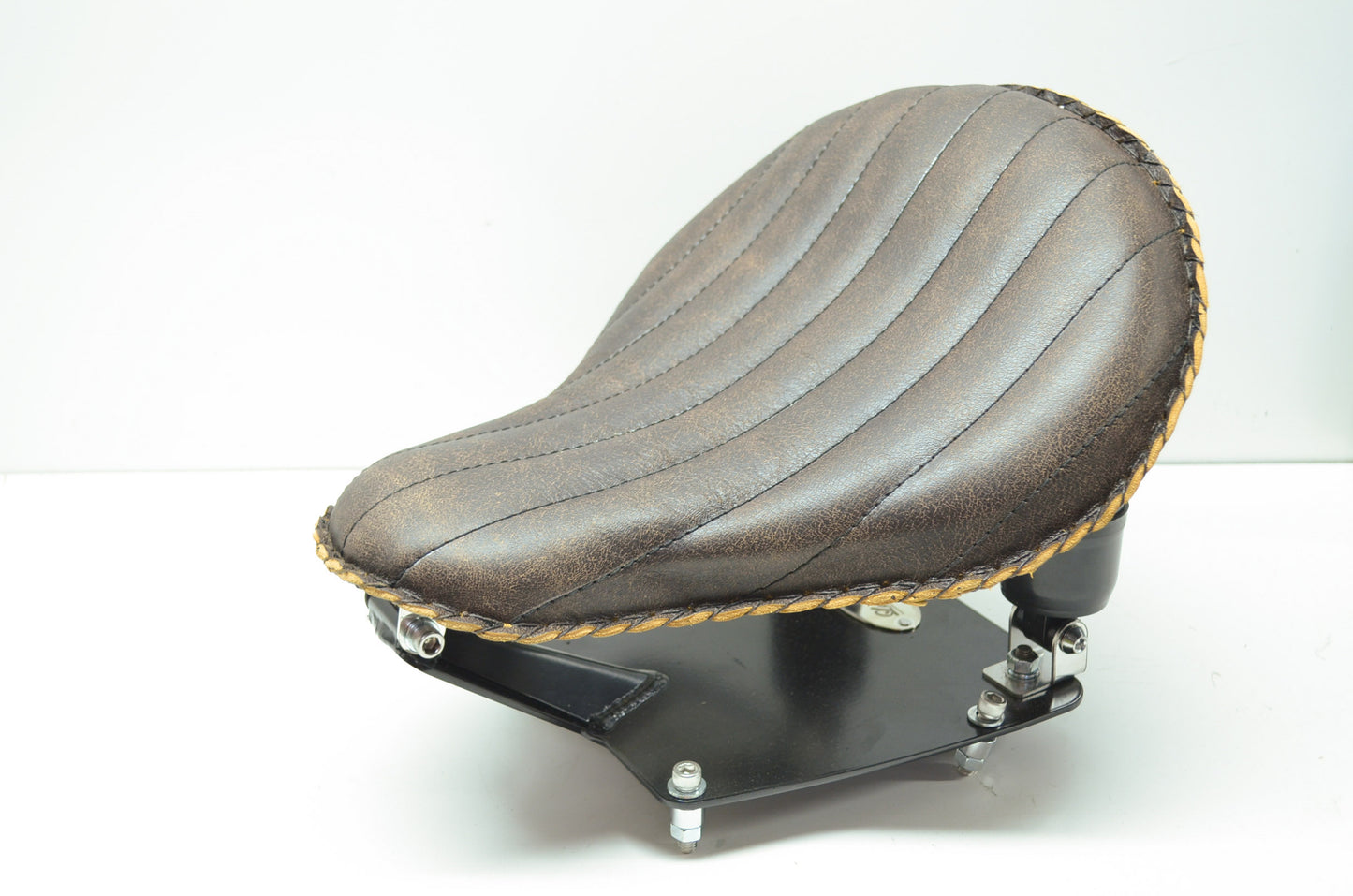 Harley Davidson Dyna 16' Bad Ass Solo Seat and Mount Kit SLST090850 + SLMK-DY061