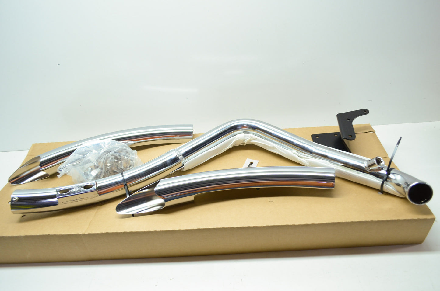 Chrome Big Radius Exhaust 06-11 Harley Dyna NOS