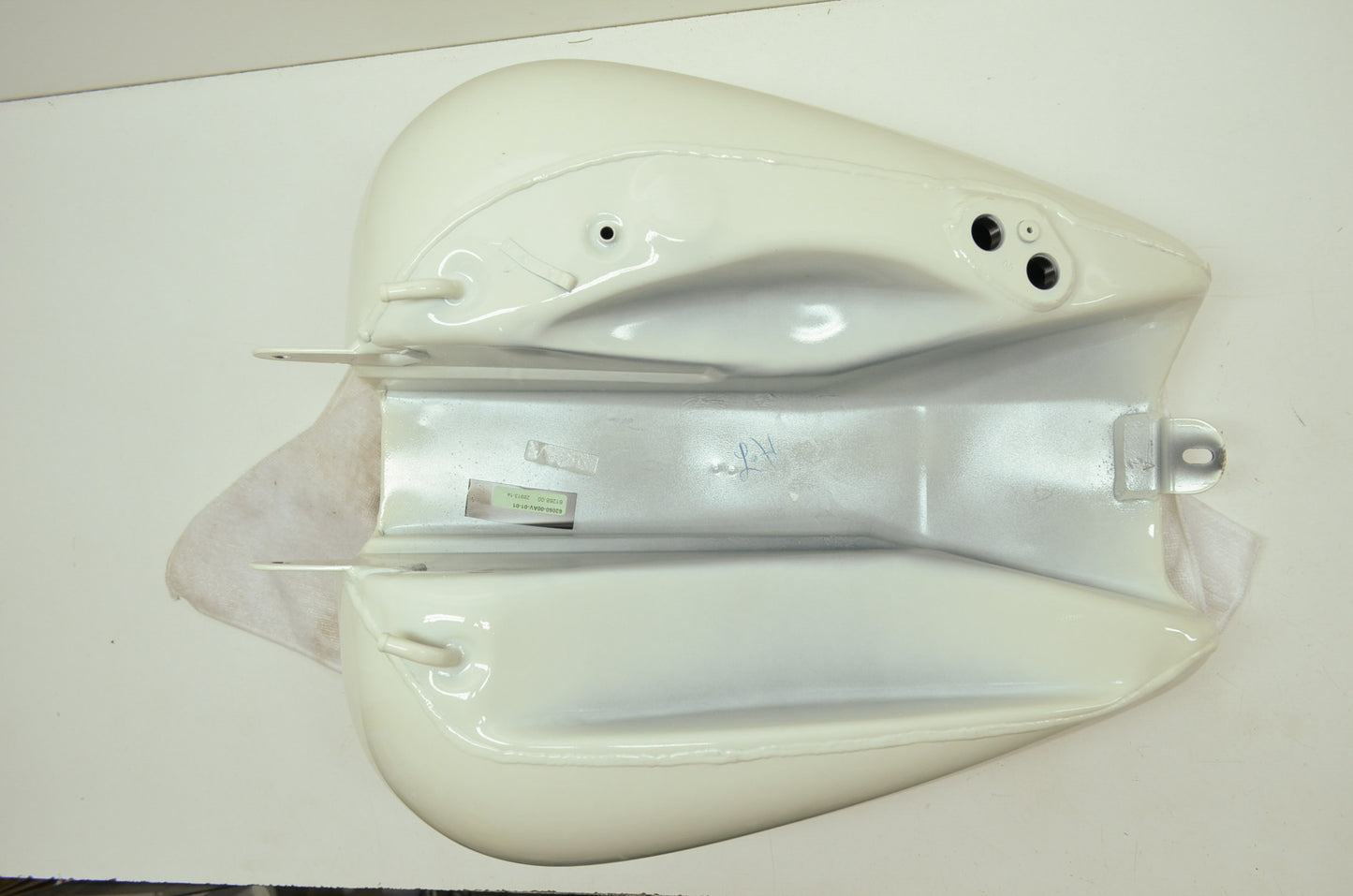 Birch White FLHPI Fuel Tank Road King NOS