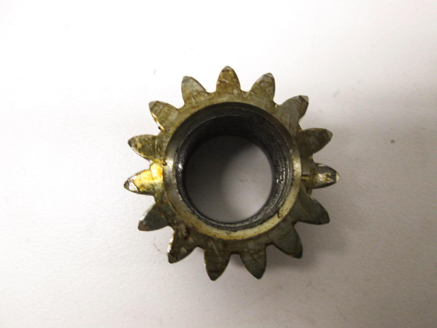 OEM Kawasaki 16084-011 Oil Pump Pinion NOS