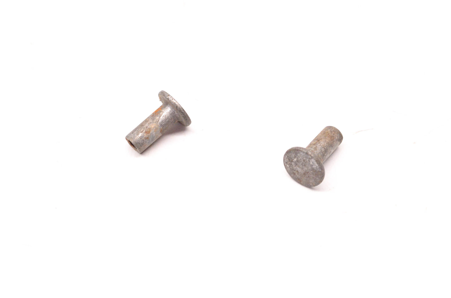 Aftermarket 540031183 Rivets Qty 2 NOS