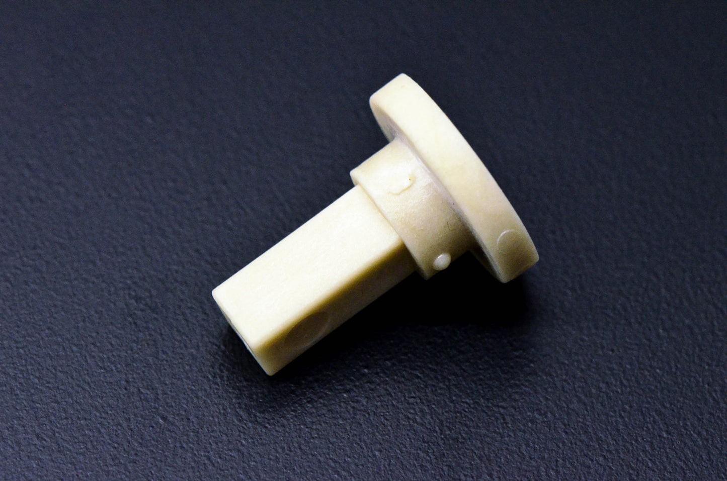 Aftermarket 271000978 Pusher NOS