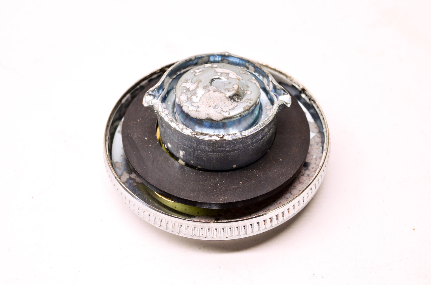 Vented Chrome Cam Lock Gas Cap Harley FXE NOS