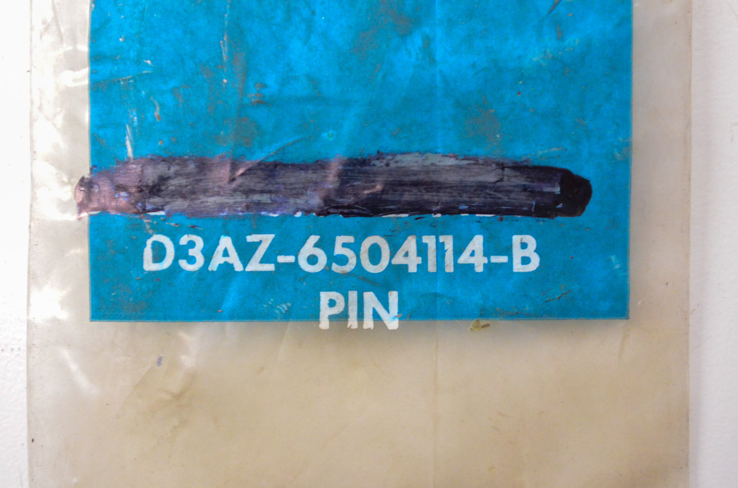 New OEM Ford D3AZ6504114B Sun Visor Pin NOS