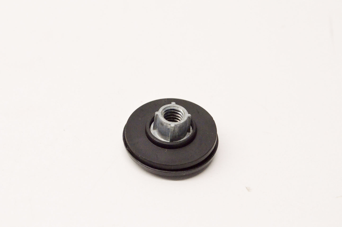 New OEM Ford F3XY12223A52AA Retainer NOS