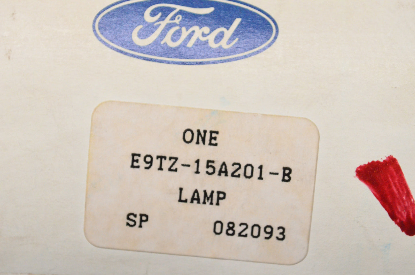 New OEM Ford E9TZ15A201B Lamp NOS