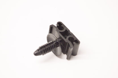 New OEM Ford XF222B223AA, XF222B223AASUB Clip NOS