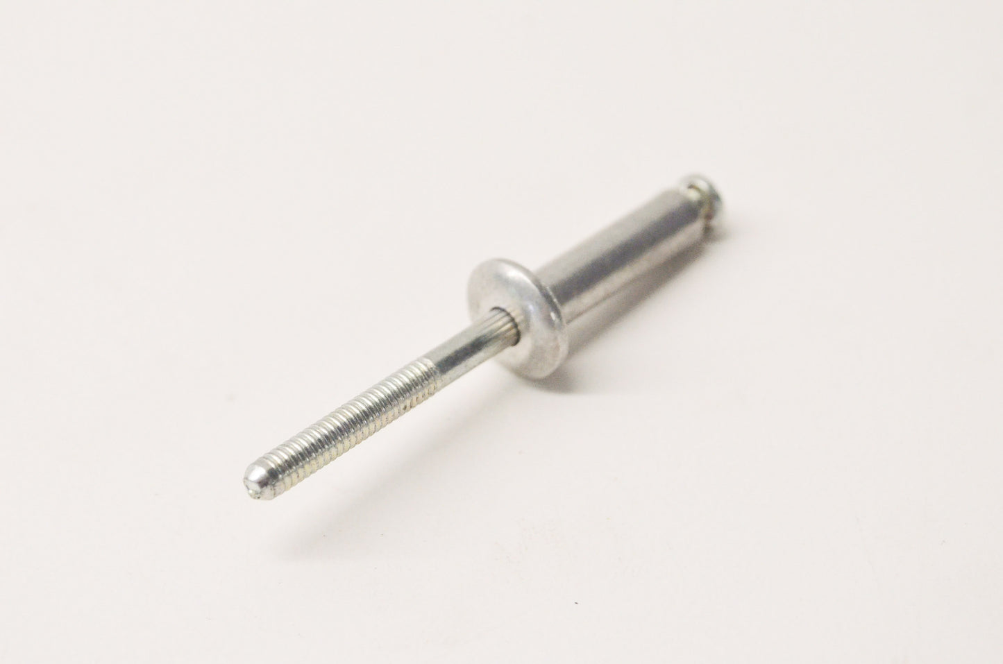 New OEM Ford 385323S100 Rivet NOS