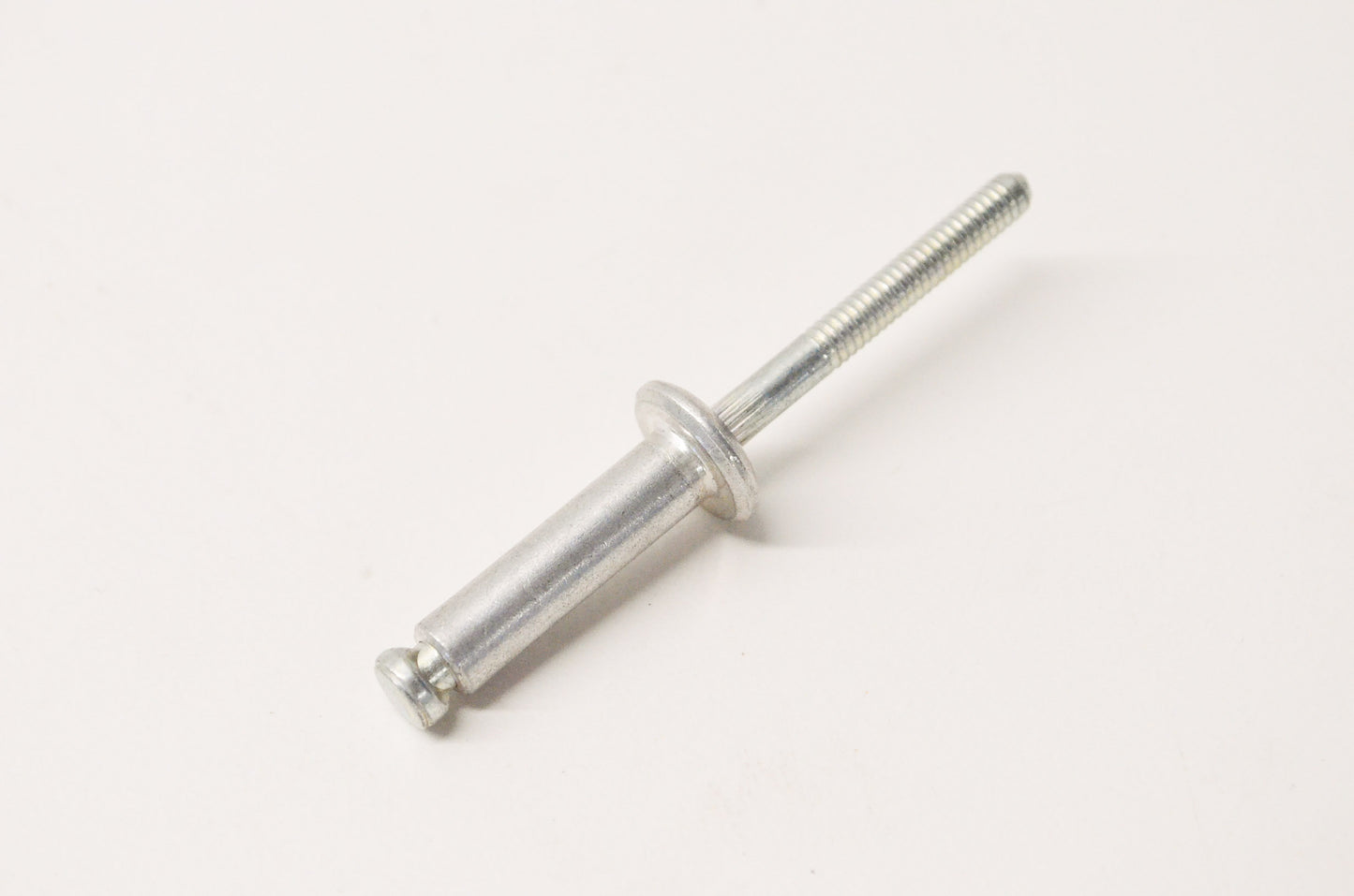 New OEM Ford 385323S100 Rivet NOS