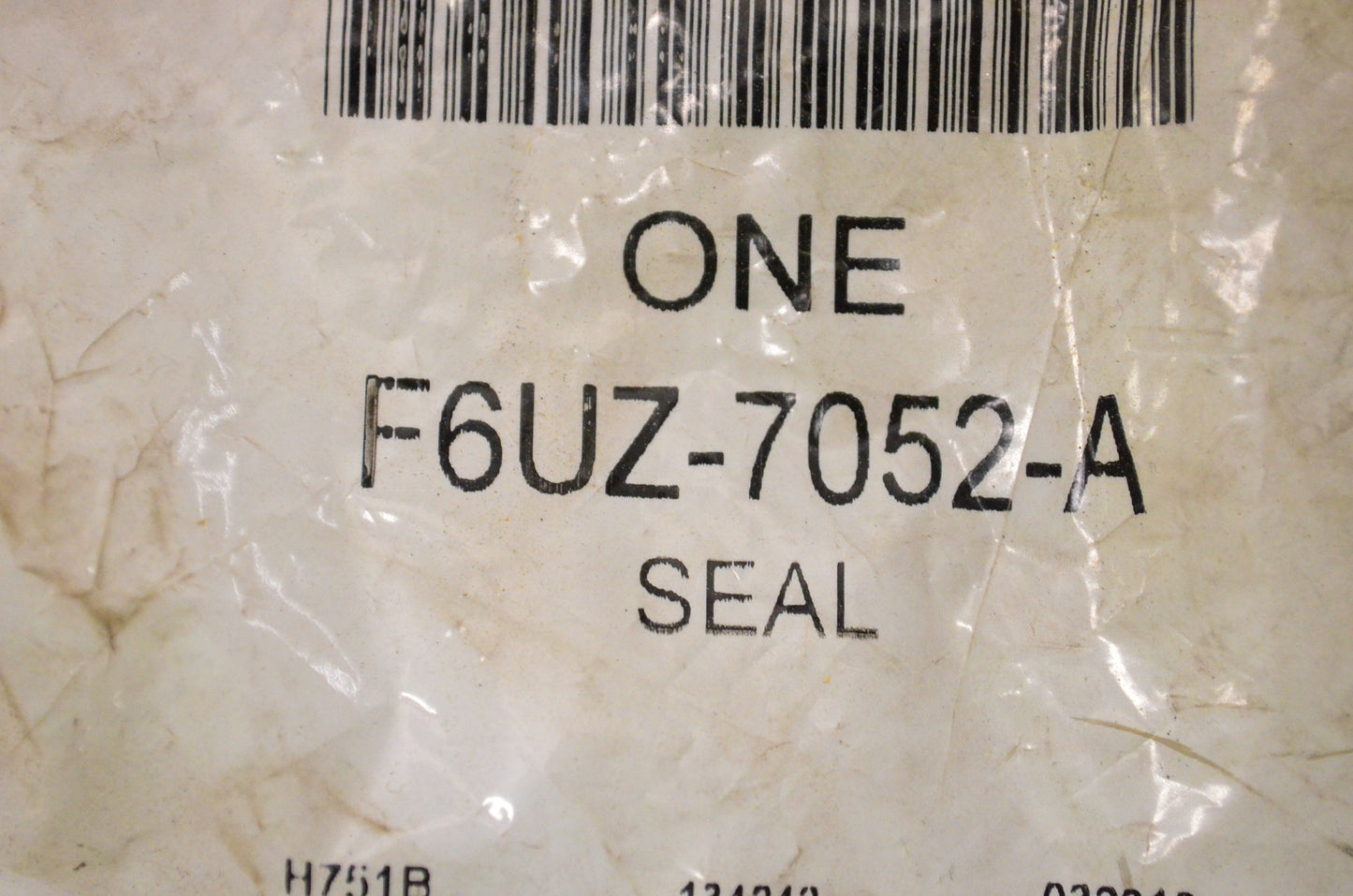 New OEM Ford F6UZ7052A, F65P7052AA Automatic Transmission Extension Housing Seal NOS
