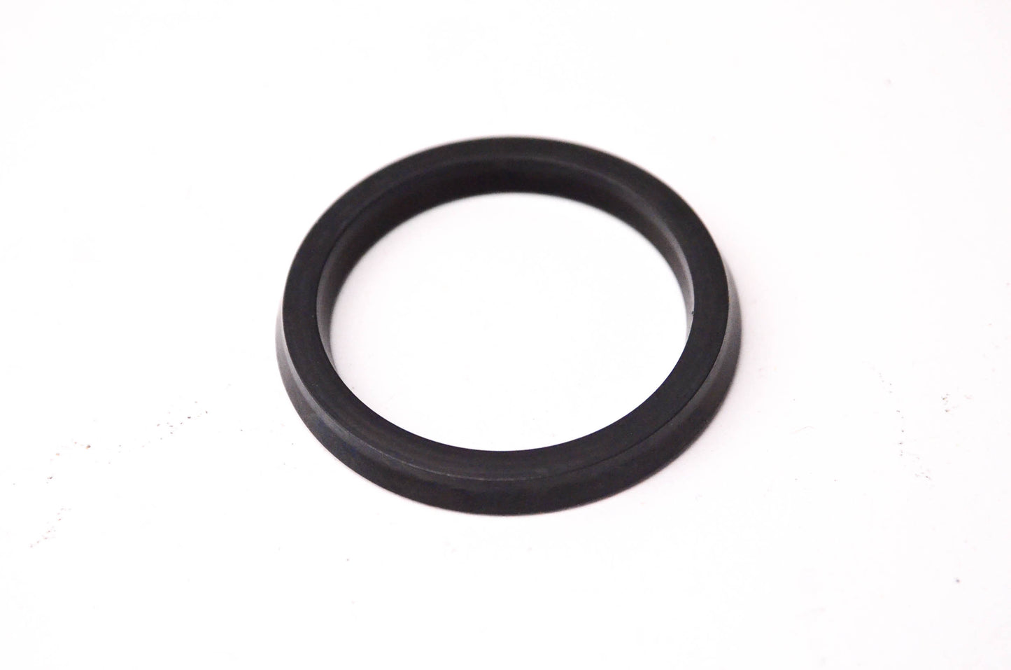 New OEM Ford D6TZ1175C Outer Spindle Seal NOS