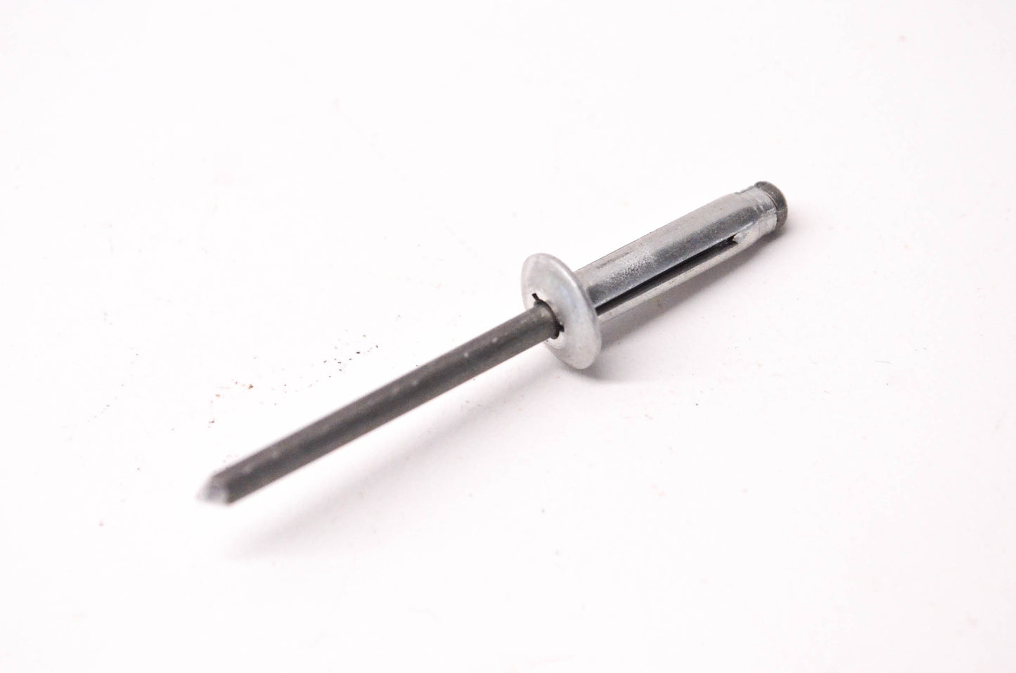 New OEM Ford W702852S300 Rivet NOS