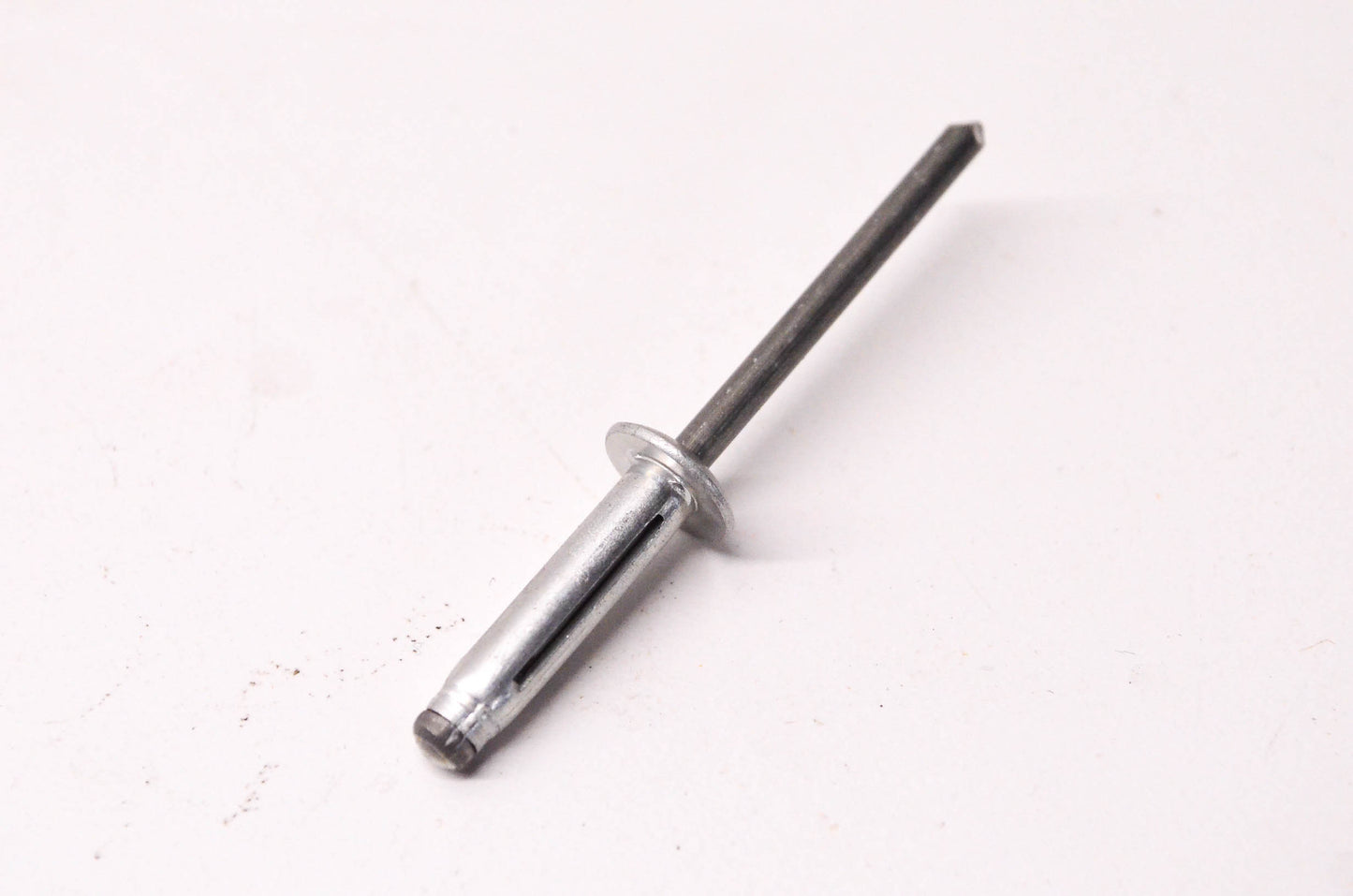 New OEM Ford W702852S300 Rivet NOS
