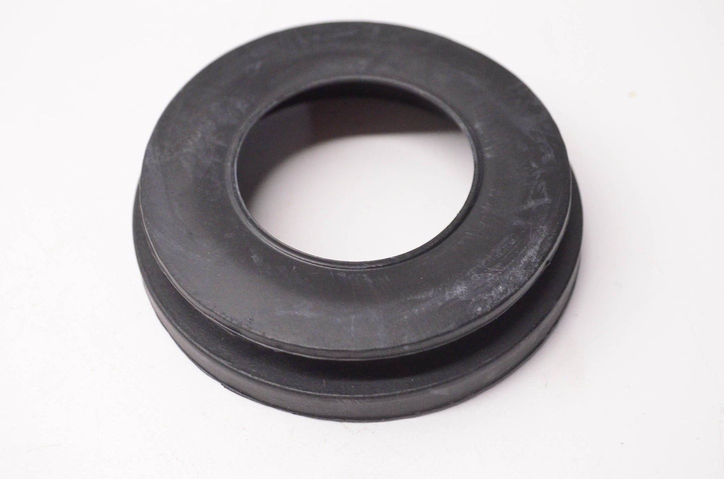 New OEM Ford E1AZ9072B, E3AC9072AA Fuel Tank Filler Pipe Seal NOS