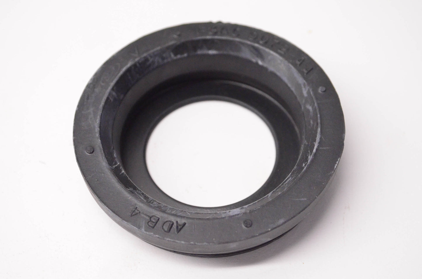 New OEM Ford E1AZ9072B, E3AC9072AA Fuel Tank Filler Pipe Seal NOS
