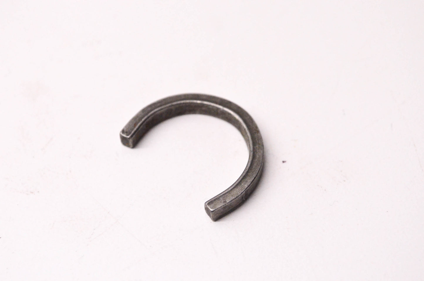 New OEM Ford E3TZ3B457B Shaft Retainer Clip NOS
