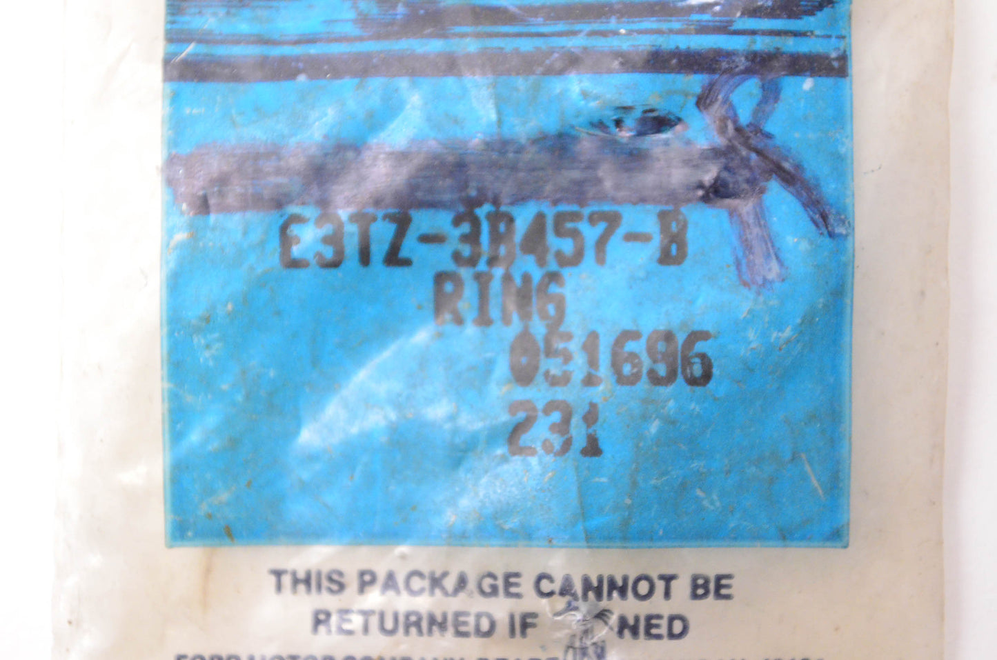 New OEM Ford E3TZ3B457B Shaft Retainer Clip NOS