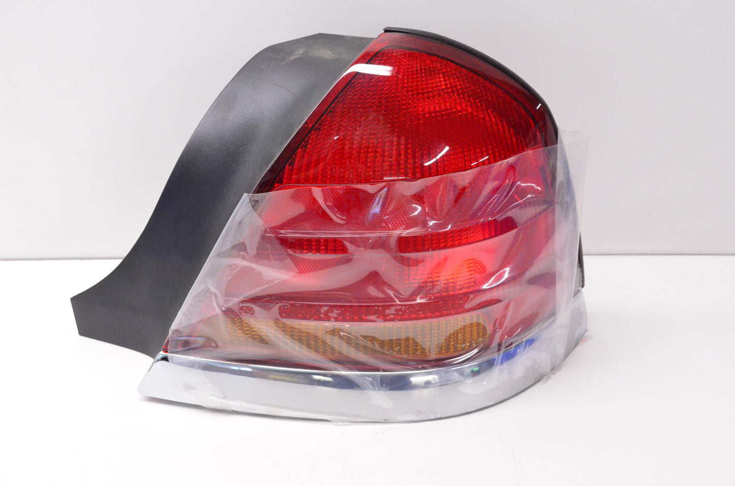 New OEM Ford XW7Z13404AA, 3W7Z13404CA Tail Lamp Assembly NOS