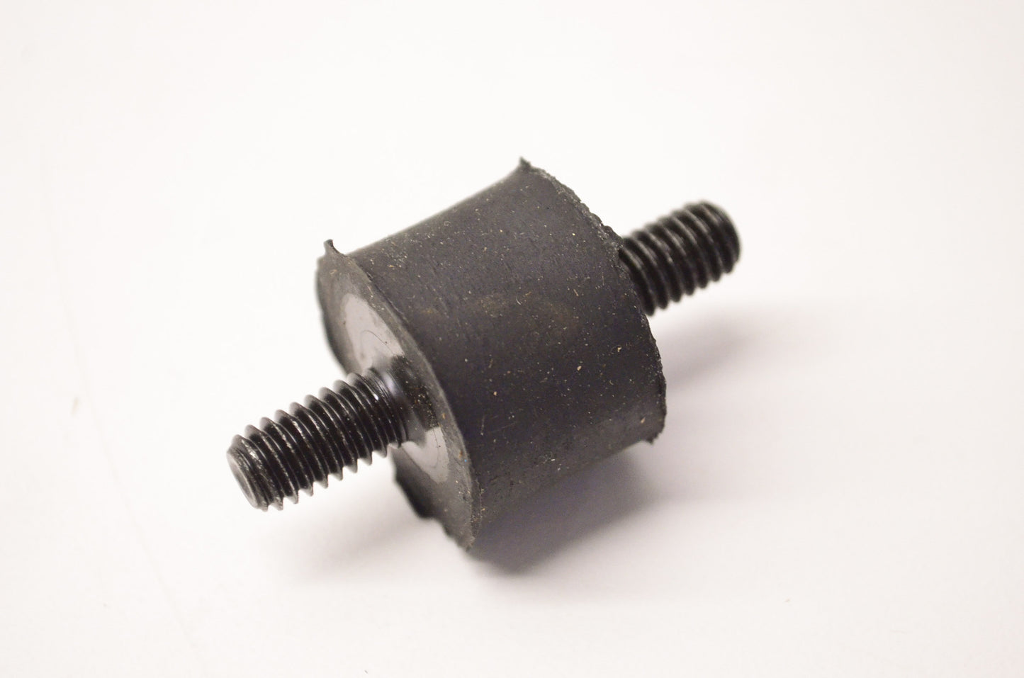 New OEM Ford D2SZ19C658A AC Condenser Stud NOS