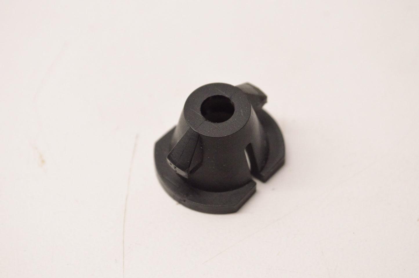 New OEM Ford F1CZ13A147A Headlight Clip NOS