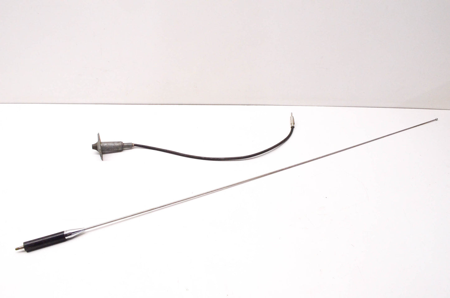 New OEM Ford D8TZ18813B Radio Antenna Kit NOS