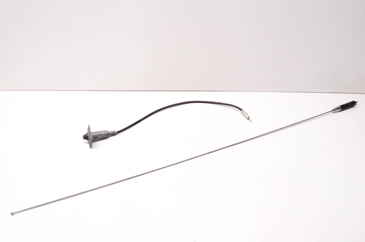 New OEM Ford D8TZ18813B Radio Antenna Kit NOS