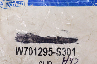 New OEM Ford W701295S301 Clip NOS