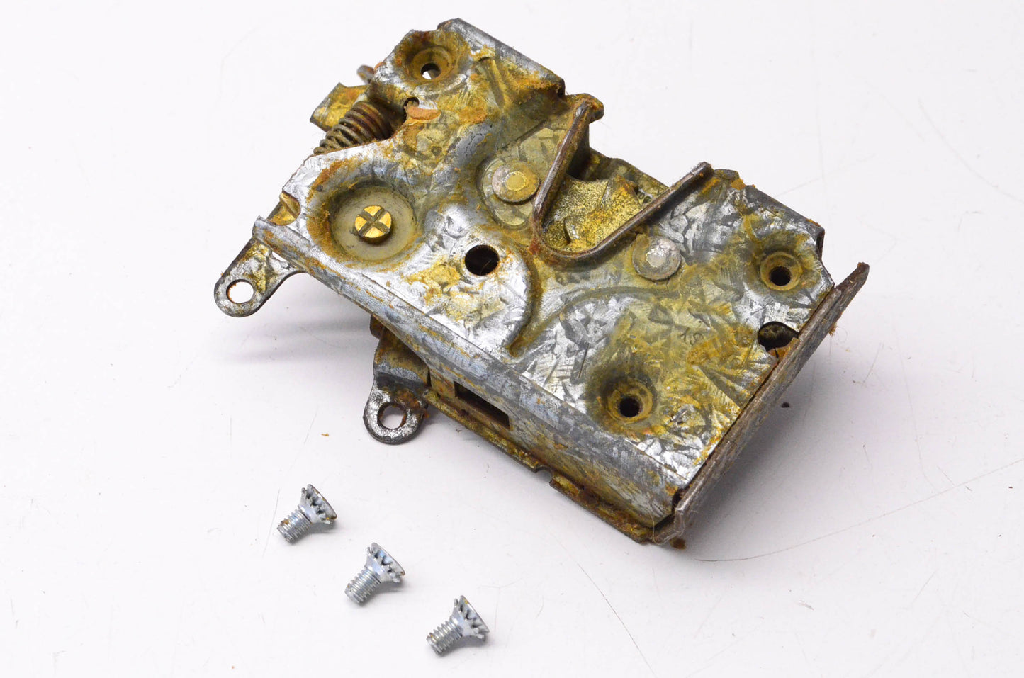 New OEM Ford D1AZ6521812B Door Latch NOS