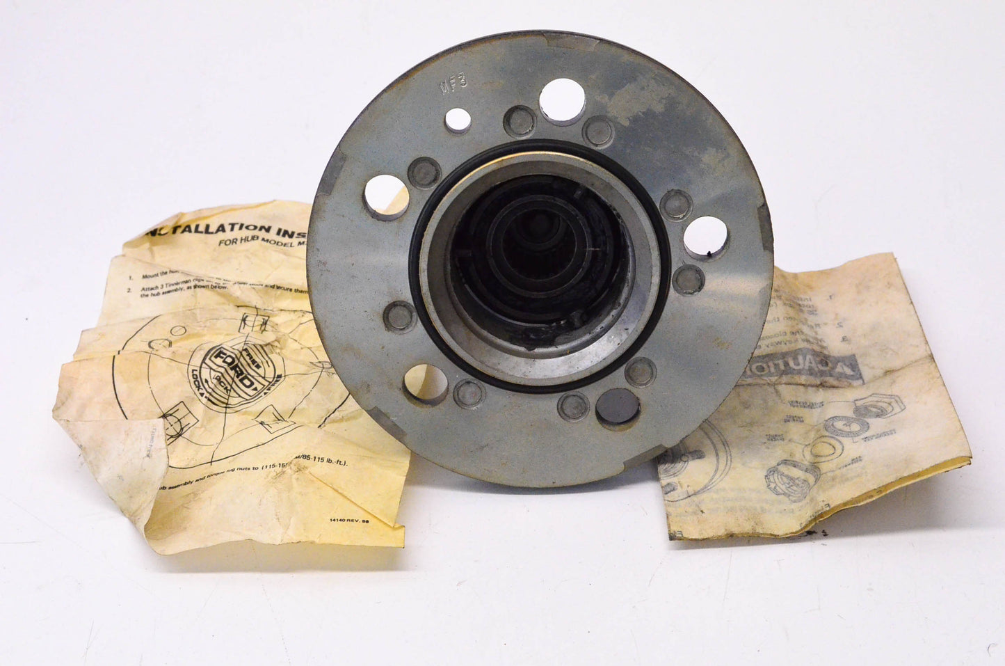 New OEM Ford E3TZ1K105B Locking Hub NOS