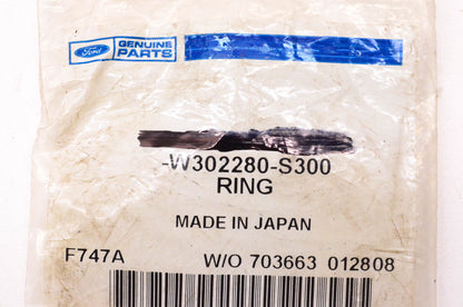 New OEM Ford W302280-S300 Bearing Retainer NOS