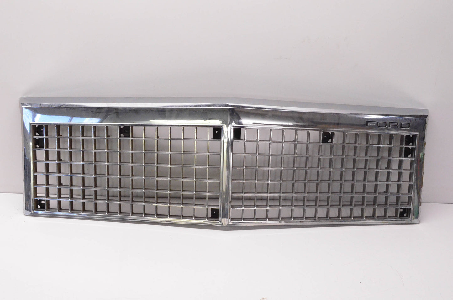 New OEM Ford E0AZ-8200-B 1980-1982 Ford Crown Victoria Chrome Grille NOS