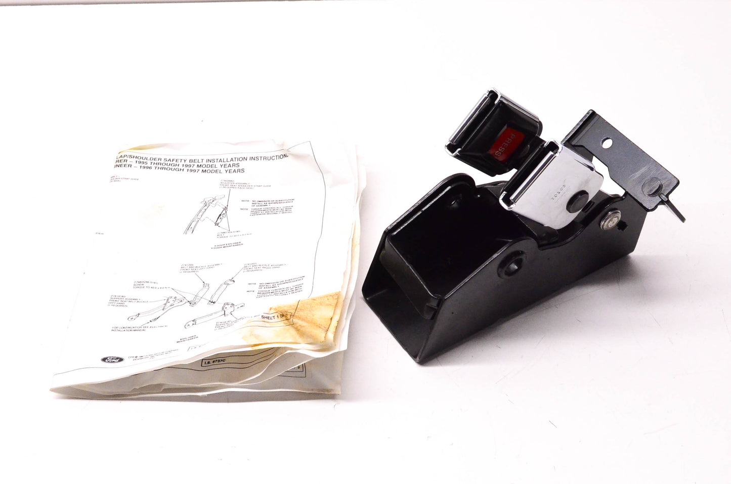New OEM Ford 1995-1997 Ford Explorer Mountainer Rear Seat Belt Retainer NOS
