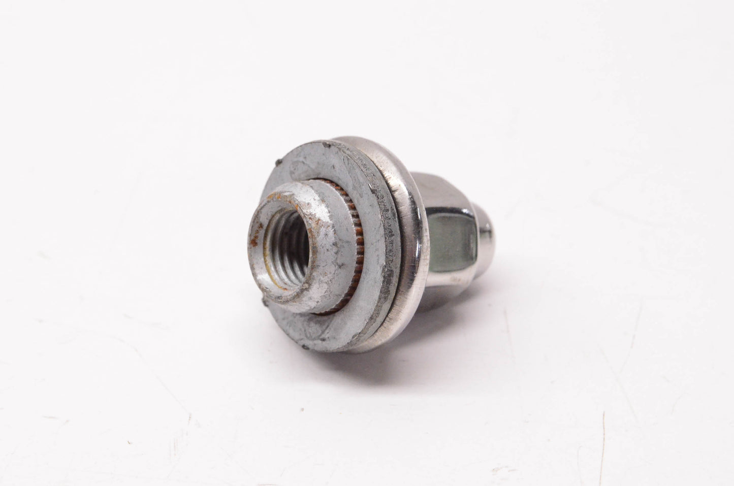 New OEM Ford XW4Z-1012-BA, 3WYZ-1012-AA 2000-2006 Lincoln LS Lug Nut NOS