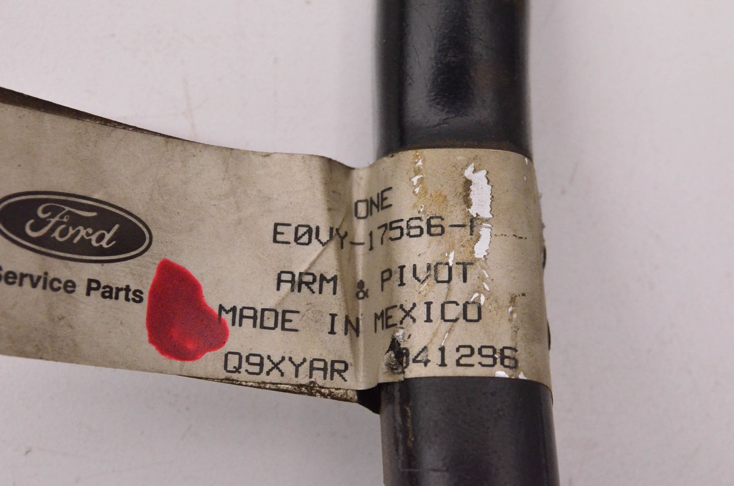 New OEM Ford E0VY-17566-A 1984-1985 Lincoln Town Car Wiper Arm & Pivot NOS