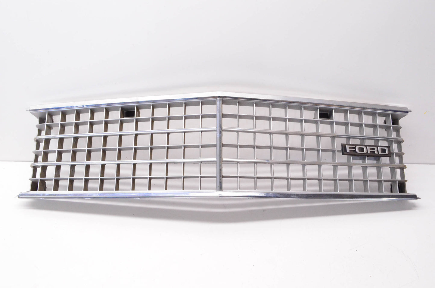 New OEM Ford E0BZ-8200-A, D9BZ-8200-A,D8BB-8150-AWA 1978-1982 Fairmont Chrome Grille NOS