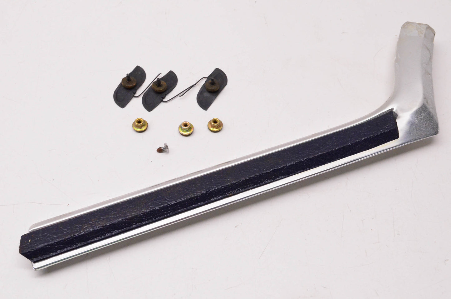 New OEM Ford 1977 Torino Fender Molding W/ Install Hardware NOS