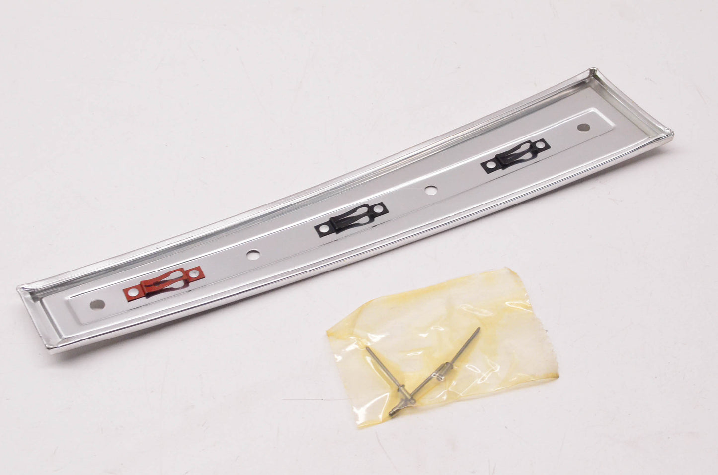 New OEM Ford D5DZ-5424458-A 1975-1976 Granada Upper Roof Pillar Molding NOS