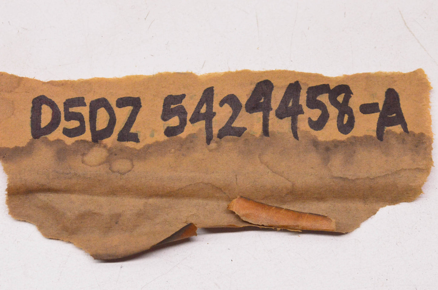 New OEM Ford D5DZ-5424458-A 1975-1976 Granada Upper Roof Pillar Molding NOS