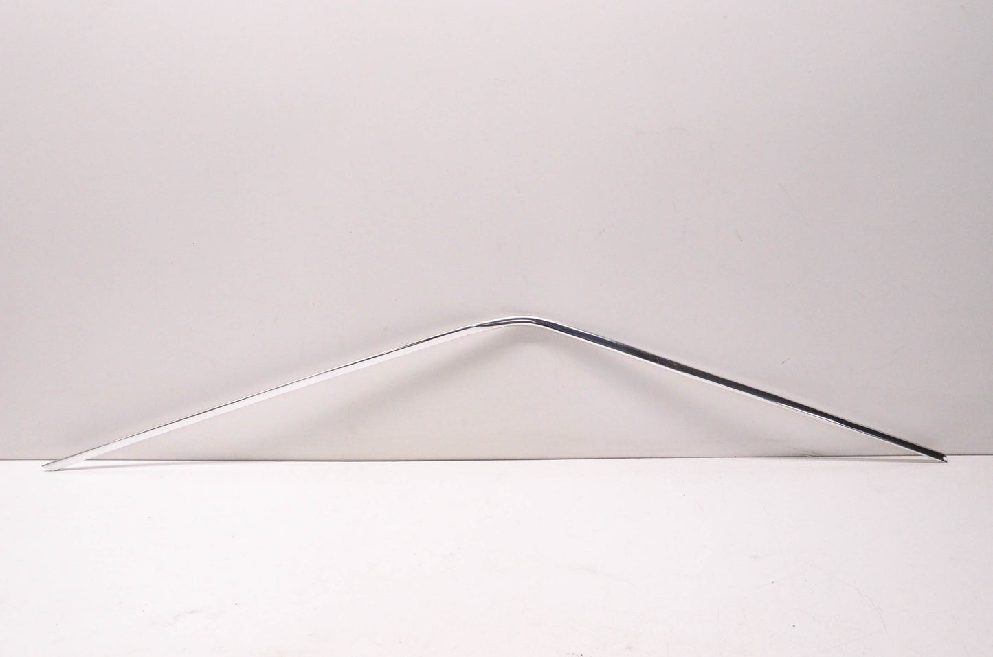 New OEM Ford E2ZZ-6120550-A 1984 Mustang Right Hand Window Molding NOS