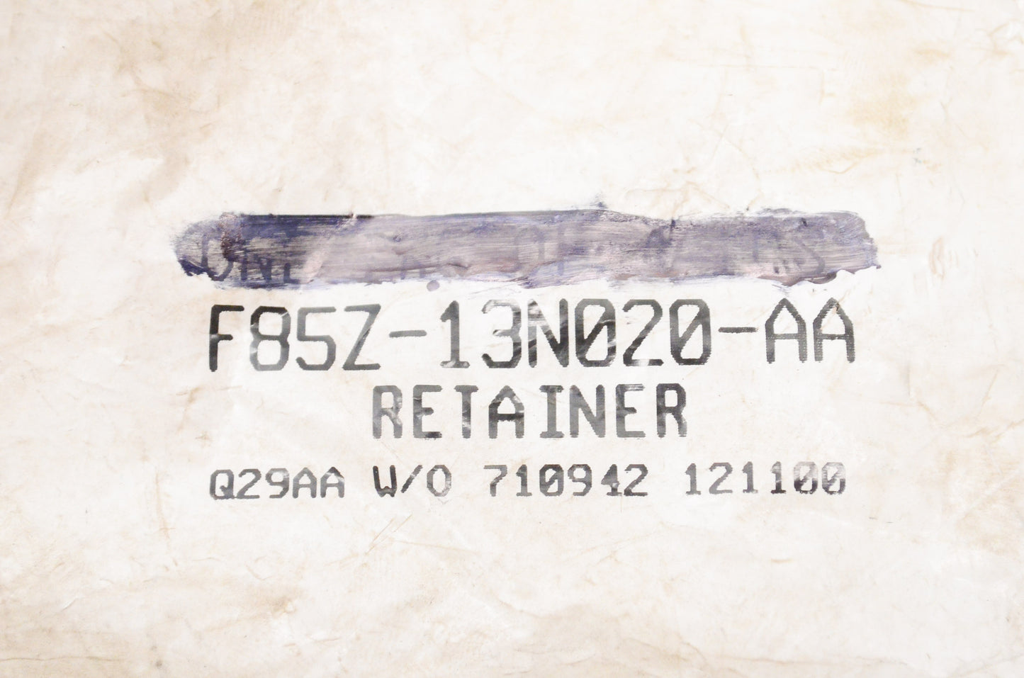 New OEM Ford F85Z13N020AA Retainer NOS