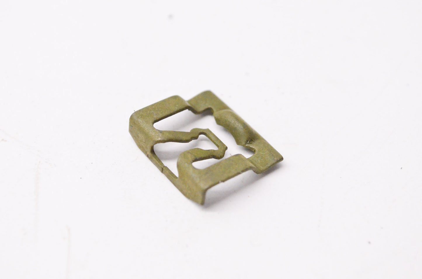 New OEM Ford D1AZ6542413B Retainer Clip NOS